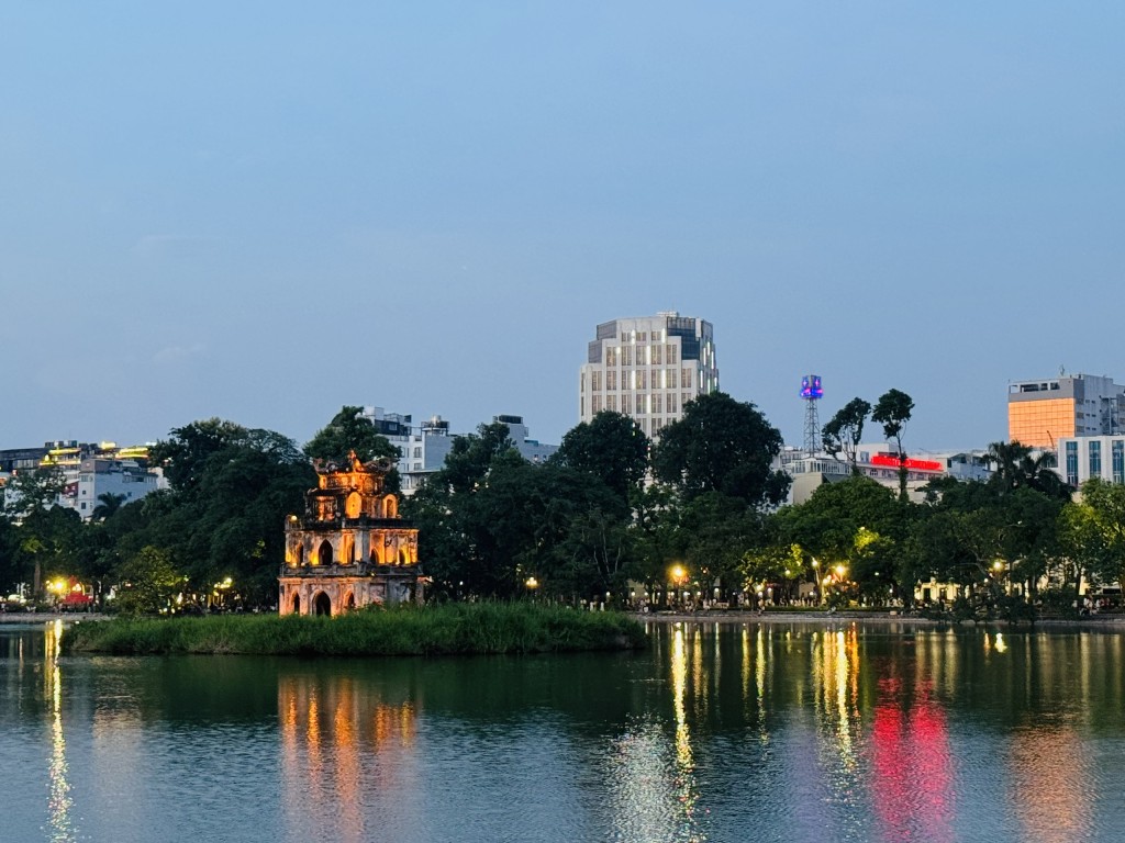 Lắng sâu thu Hà Nội…