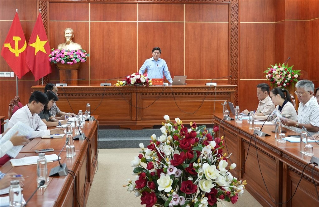 Phó Chủ tịch UBND tỉnh Cà Mau Lê Văn Sử phát biểu tại cuộc họp trực tuyến với lãnh đạo UBND TP Hồ Chí Minh. 2. Đồng chí Lê Văn Sử, Phó Chủ tịch UBND tỉnh Cà Phó Chủ tịch UBND tỉnh Cà Mau Lê Văn Sử phát biểu tại cuộc họp trực tuyến với lãnh đạo UBND TP Hồ Chí Minh. 2. Đồng chí Lê Văn Sử, Phó Chủ tịch UBND tỉnh Cà