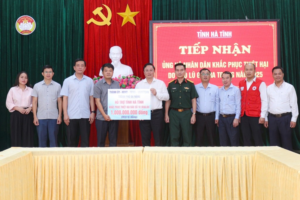 Đà Nẵng trao hỗ trợ 6 tỷ đồng khắc phục hậu quả bão lũ