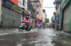 Hà Nội ngày nắng, đêm có mưa rào vài nơi