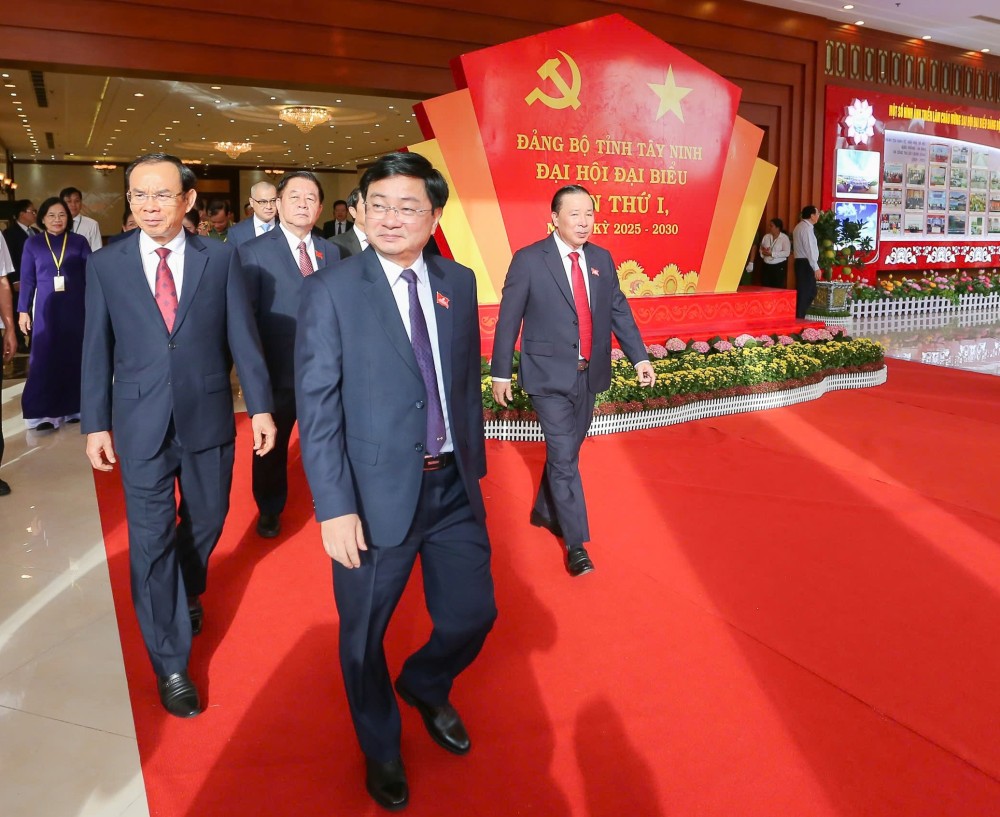 Đồng chí Nguyễn Văn Nên dự, chỉ đạo Đại hội Đảng bộ Tây Ninh