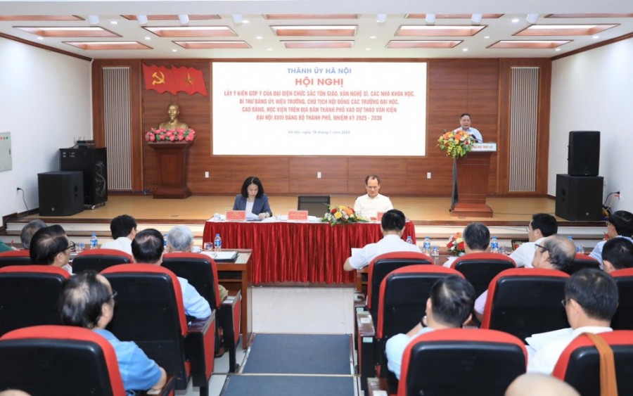 Hội nghị lấy ý kiến góp ý của đại diện chức sắc tôn giáo, văn nghệ sĩ, các nhà khoa học, bí thư đảng ủy, hiệu trưởng, chủ tịch hội đồng các trường đại học, cao đẳng, học viện vào Dự thảo văn kiện Đại hội XVIII Đảng bộ TP
