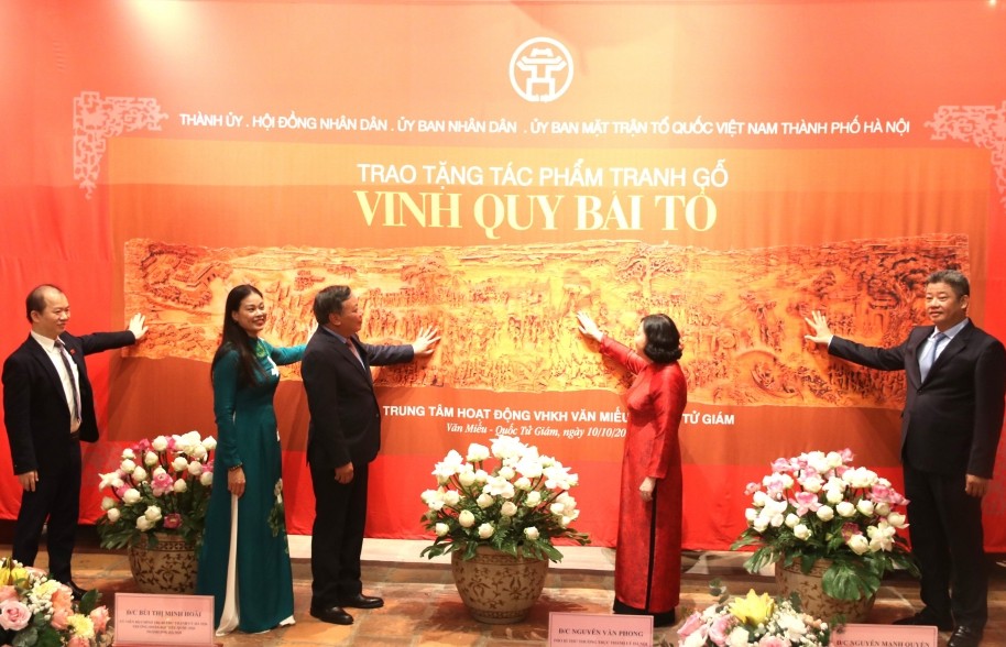 Văn Miếu - Quốc Tử Giám đón nhận bức tranh "Vinh quy bái tổ" đặc biệt