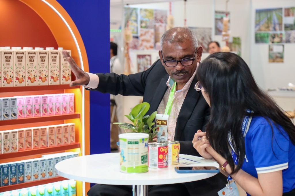 Các sản phẩm xanh, sản xuất theo tiêu chí thân thiện với môi trường của Vinamilk được nhiều người mua hàng (buyer) quốc tế quan tâm tại Triển lãm Vietnam International Sourcing 2025