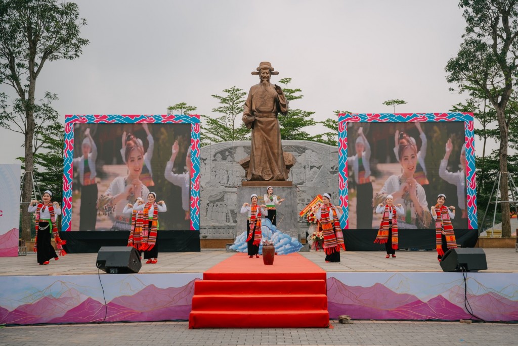 Đoàn kết xây dựng quê hương giàu đẹp, Thủ đô văn hiến, văn minh, hiện đại