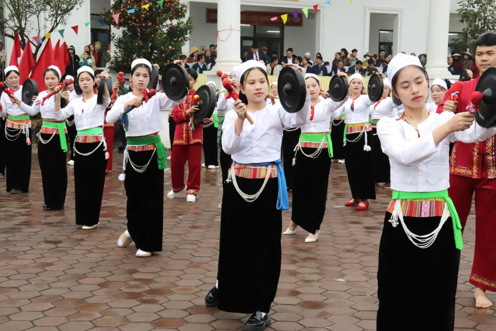 Đoàn kết xây dựng quê hương giàu đẹp, Thủ đô văn hiến, văn minh, hiện đại
