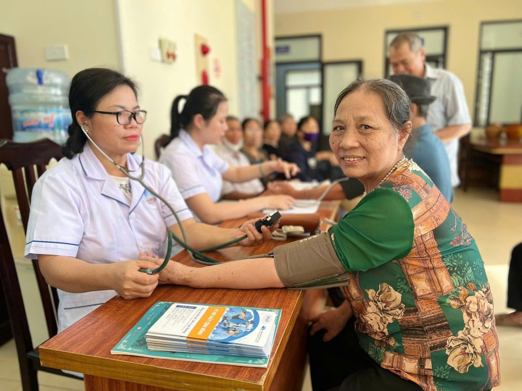 Tổ chức khám sàng lọc sức khỏe cho người cao tuổi tại xã Kiều Phú