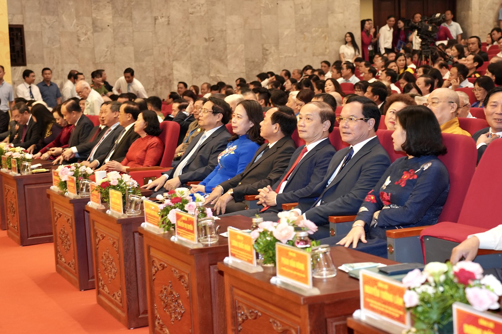 Các đồng chí lãnh đạo Đảng, Nhà nước và Hà Nội dự Đại hội