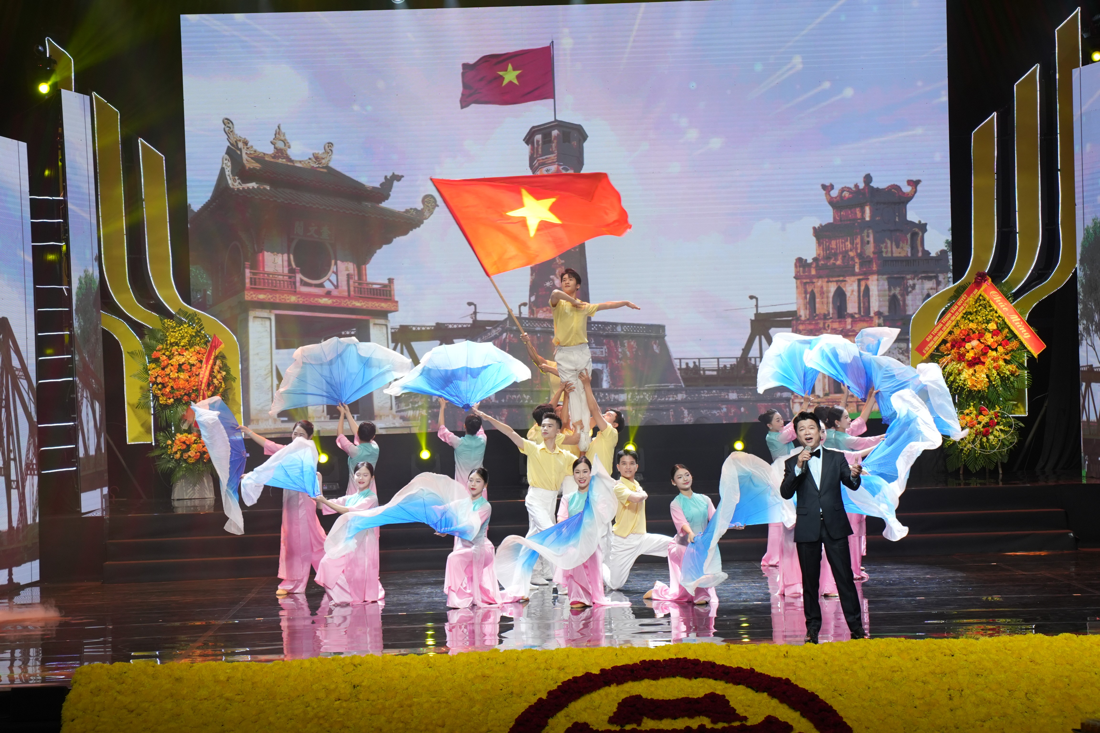 Tiết mục văn nghệ tại Đại hội Thi đua yêu nước thành phố Hà Nội.