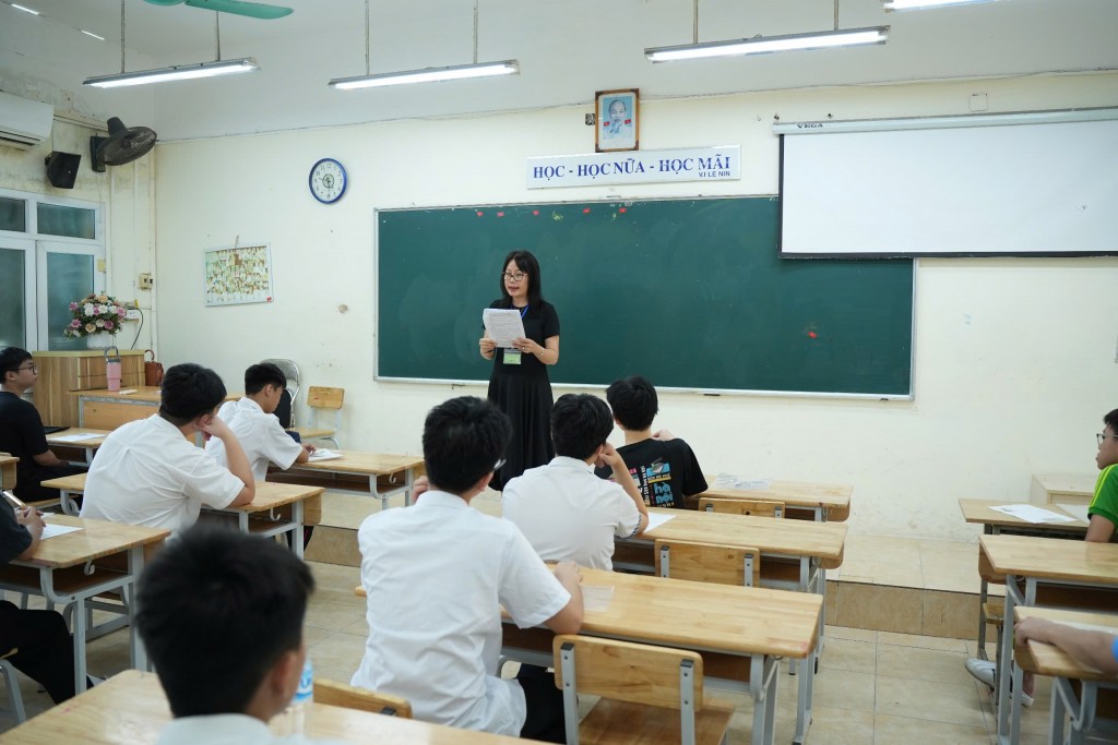 Người dân Thủ đô mong mỏi sớm có thêm nhiều trường THPT để giảm áp lực kỳ thi vào lớp 10