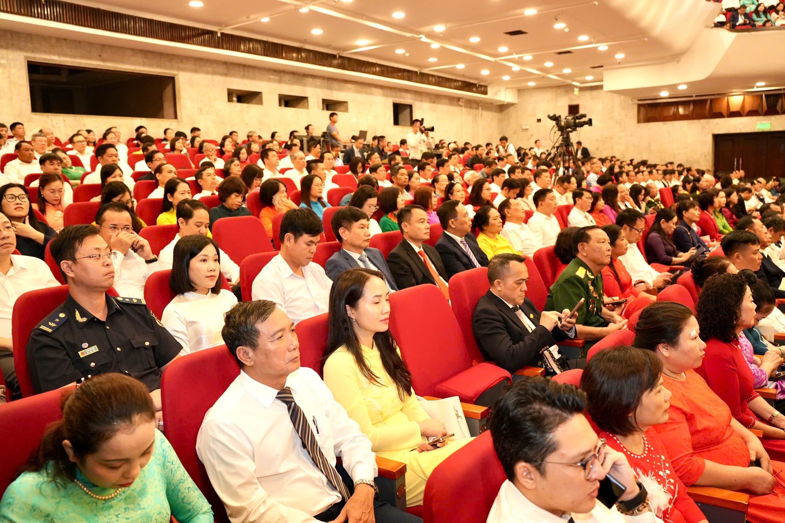 Thi đua xây dựng Thủ đô văn hiến, văn minh, hiện đại, hạnh phúc