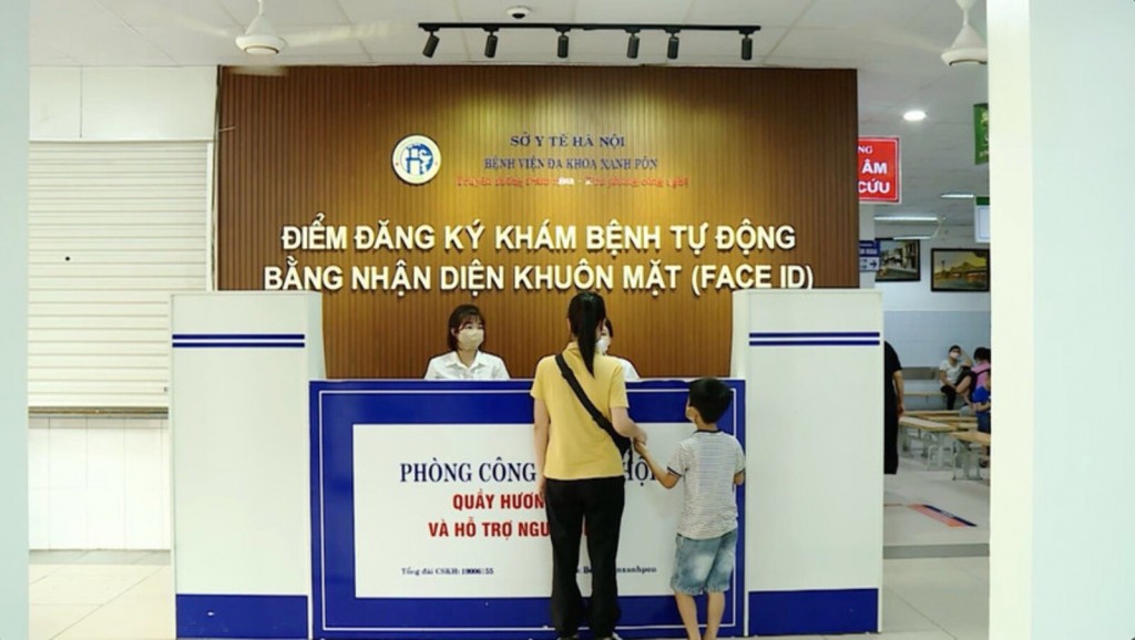 Điểm đăng ký khám bệnh tự động bằng nhận diện khuôn mặt tại Bệnh viện Xanh Pôn Điểm đăng ký khám bệnh tự động bằng nhận diện khuôn mặt tại Bệnh viện Xanh Pôn