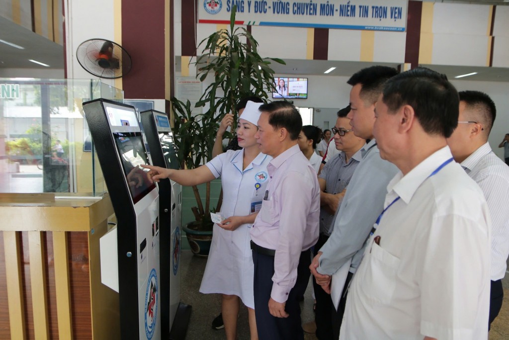 Bệnh án điện tử không chỉ thay thế bệnh án giấy, mà còn mở ra khả năng lưu trữ, phân tích và khai thác dữ liệu y tế Bệnh án điện tử không chỉ thay thế bệnh án giấy, mà còn mở ra khả năng lưu trữ, phân tích và khai thác dữ liệu y tế