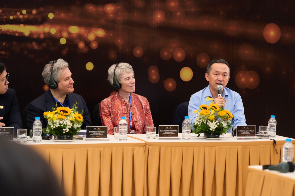 Nhạc sĩ Quốc Trung chia sẻ về những điểm mới của chương trình năm nay Nhạc sĩ Quốc Trung chia sẻ về những điểm mới của chương trình năm nay