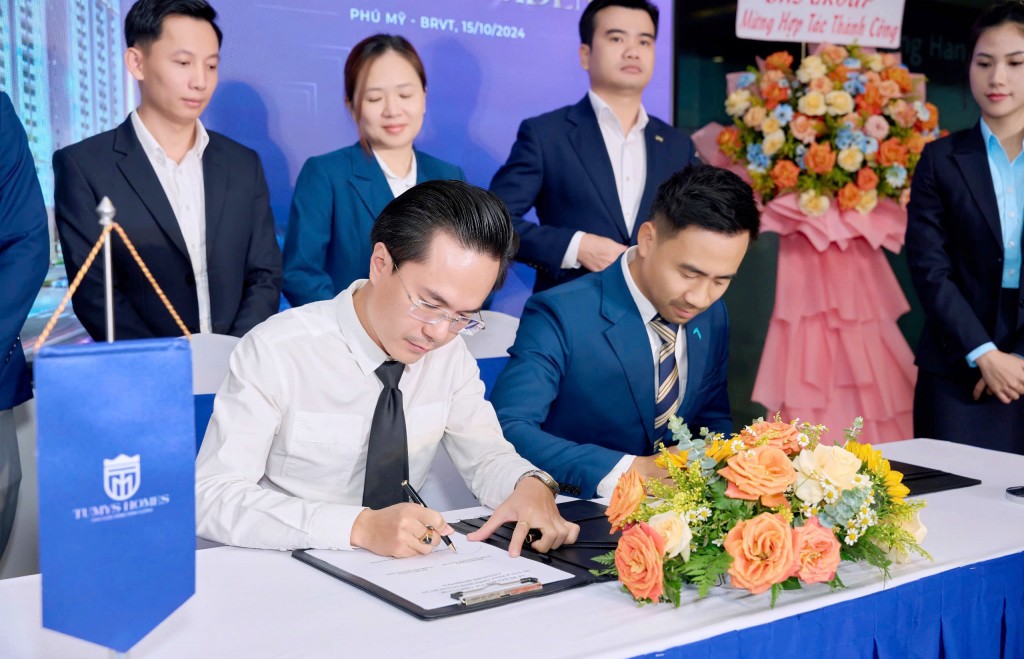 Doanh nhân Bùi Xuân Tiến đại diện CEO cấp cao ký kết hợp tác chiến lược với đối tác