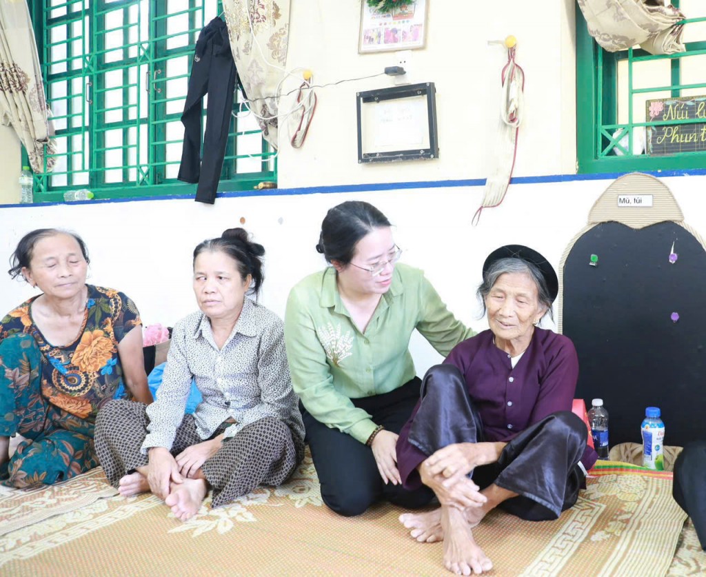 Chăm lo, hỗ trợ cho người dân vùng ngập lụt