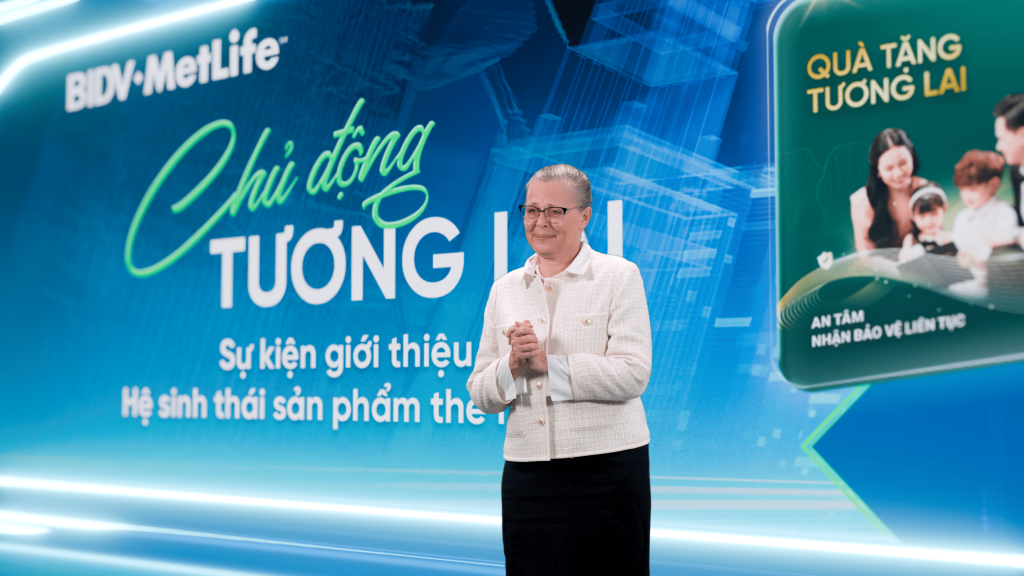 Ảnh 3 - Bà Elena Butarova - CEO BIDV MetLife chia sẻ tại sự kiện Chủ Động Tương Lai