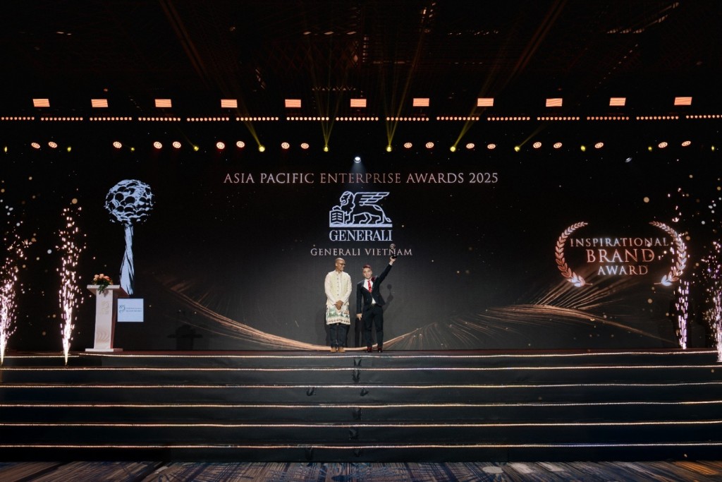 Đại diện Generali Việt Nam nhận giải thưởng Thương hiệu Truyền cảm hứng Châu Á (Inspirational Brand) 