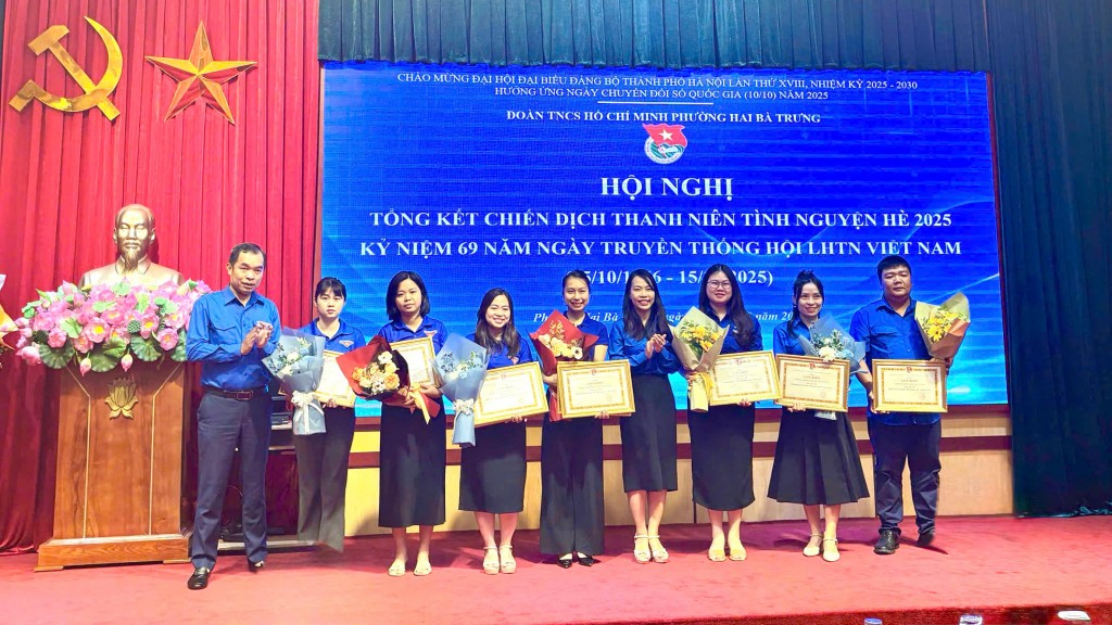 Tuổi trẻ phường Hai Bà Trưng ghi dấu trong “Bình dân học vụ số”