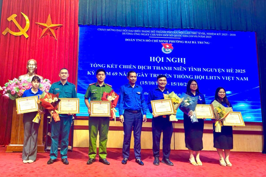 Tuổi trẻ phường Hai Bà Trưng ghi dấu trong “Bình dân học vụ số”