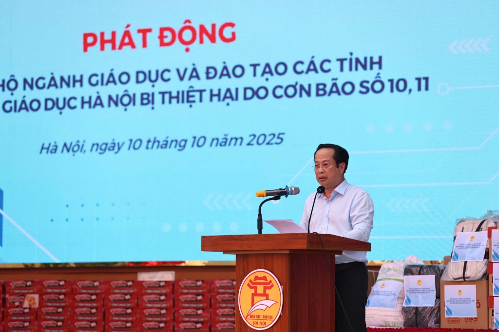 Giám đốc Sở GD&ĐT Hà Nội Trần Thế Cương kêu gọi thầy trò các nhà trường chia sẻ khó khăn với ngành giáo dục các địa phương bị thiệt hại nặng nề do thiên tai