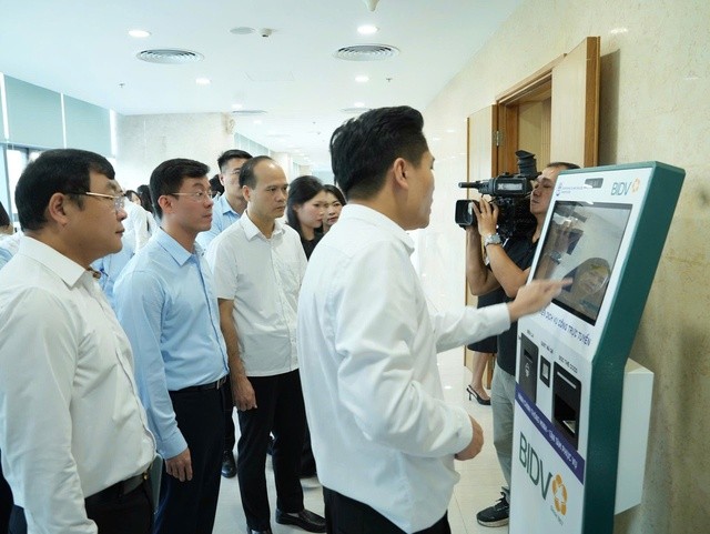 Trải nhiệm các tính năng mới trên iHanoi.