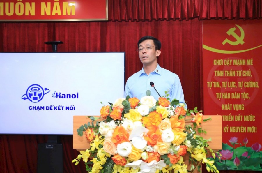 Giám đốc Trung tâm Phục vụ hành chính công thành phố Hà Nội Cù Ngọc Trang phát biểu.