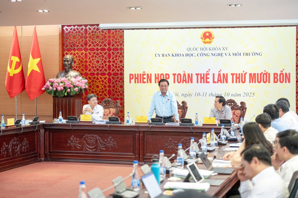 Phiên họp toàn thể lần thứ 14 do Ủy ban Khoa học, công nghệ và môi trường