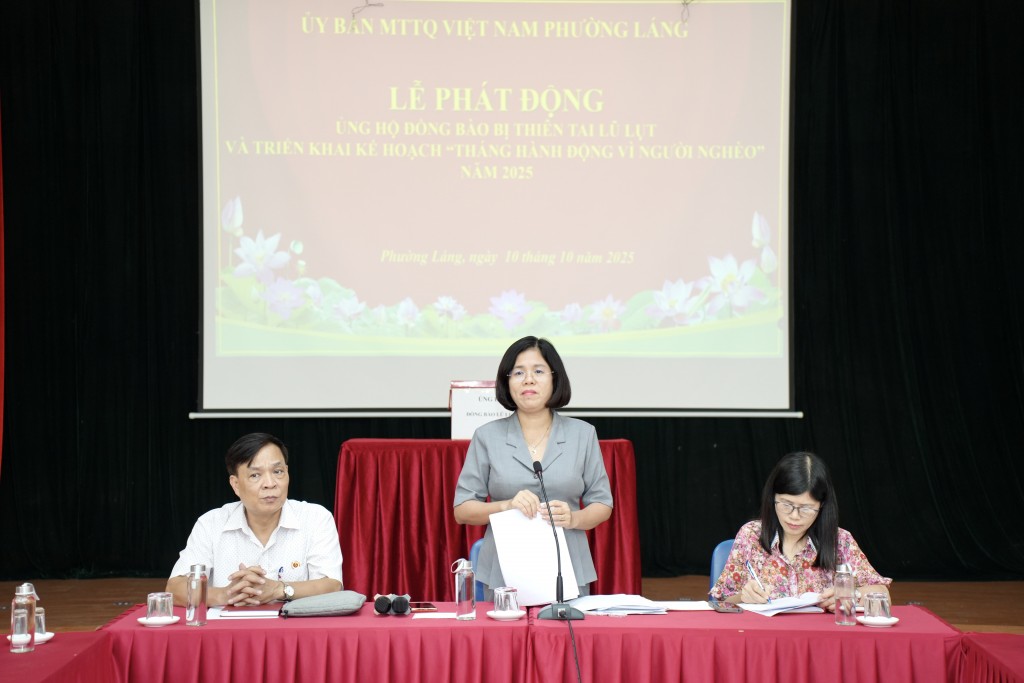 Chủ tịch Ủy ban MTTQ Việt Nam phường Láng Nguyễn Thị Thanh Yên kêu gọi những tấm lòng vàng cùng nhau sẻ chia tới bà con vùng lũ