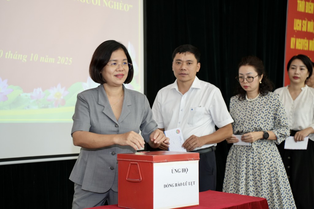 Cả bộ máy chính trị đồng hành cùng người dân sẻ chia những mất mát tới đồng bào chịu thiệt hại bởi thiên tai