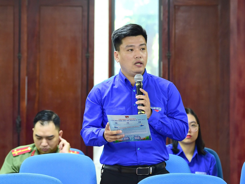 Đại biểu phát biểu ý kiến tại hội nghị