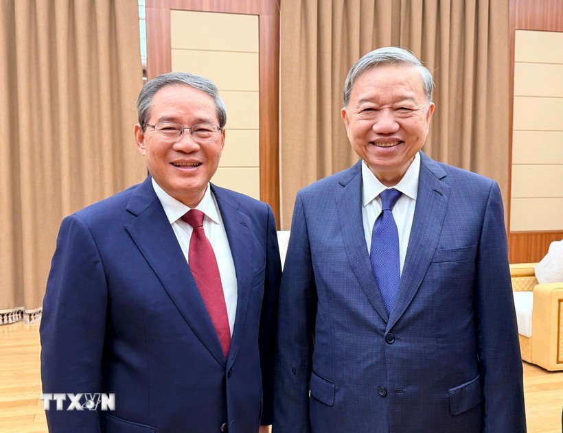 Tổng Bí thư Tô Lâm gặp Thủ tướng Trung Quốc Lý Cường. (Ảnh: TTXVN)