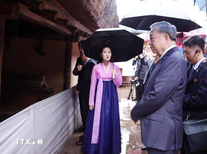 Tổng Bí thư Tô Lâm thăm Vạn Cảnh Đài - quê hương của Chủ tịch Kim Nhật Thành. (Ảnh: Thống Nhất/TTXVN)