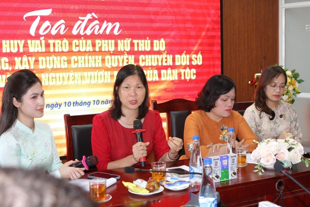 Thạc sĩ Phạm Thị Lý nêu ý kiến tại toạ đàm Thạc sĩ Phạm Thị Lý nêu ý kiến tại toạ đàm