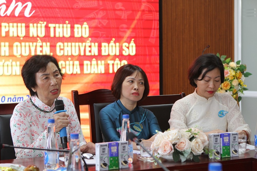 PGS.TS Bùi Thị An giao lưu tại tọa đàm PGS.TS Bùi Thị An giao lưu tại tọa đàm