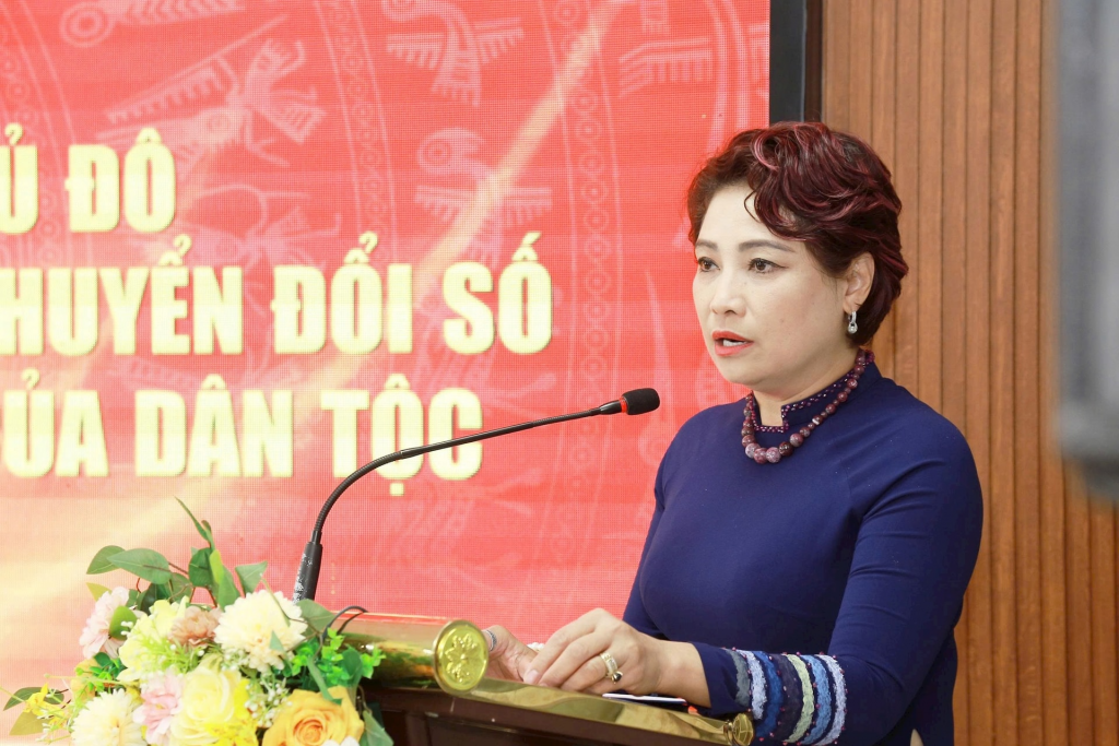 Tổng Biên tập Báo Phụ nữ Thủ đô Lê Quỳnh Trang phát biểu Tổng Biên tập Báo Phụ nữ Thủ đô Lê Quỳnh Trang phát biểu