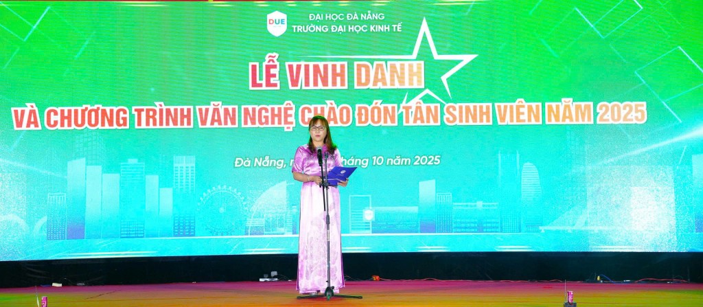 TS. Huỳnh Thị Hồng Hạnh, Phó Hiệu trưởng trường Đại học Kinh tế - Đại học Đà Nẵng phát biểu chào mừng 