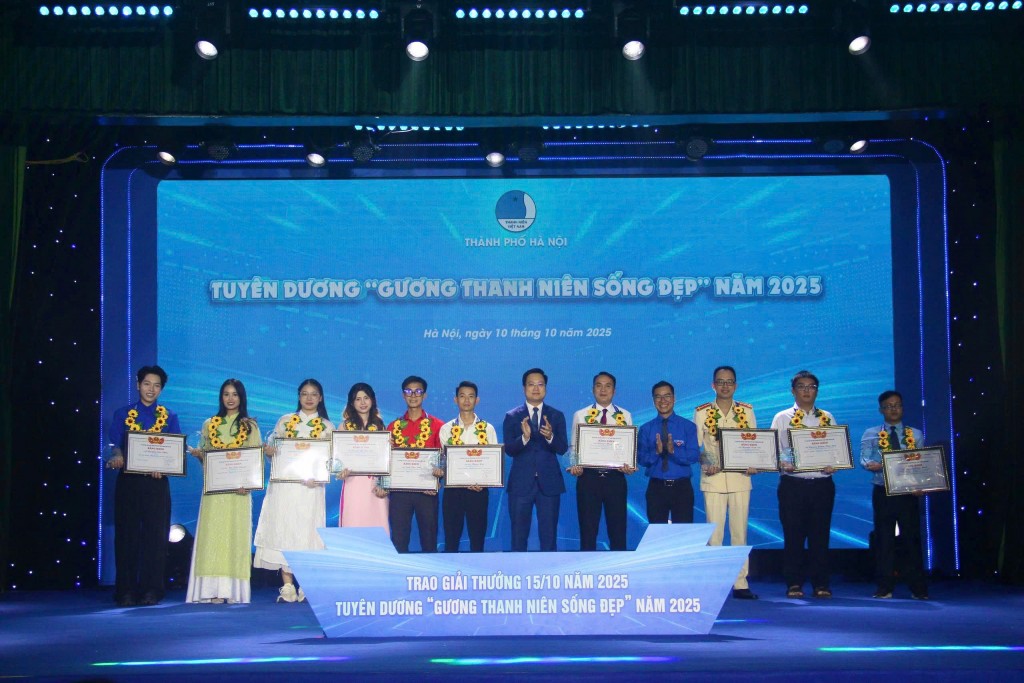 Hội LHTN Việt Nam TP Hà Nội ghi nhận những đóng góp của các cán bộ Hội có thành tích tiểu biểu trong công tác Hội và phong trào thanh niên Thủ đô năm 2025