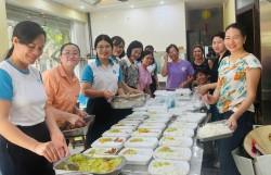 Tấm lòng sẻ chia giữa mùa mưa lũ ở Sóc Sơn