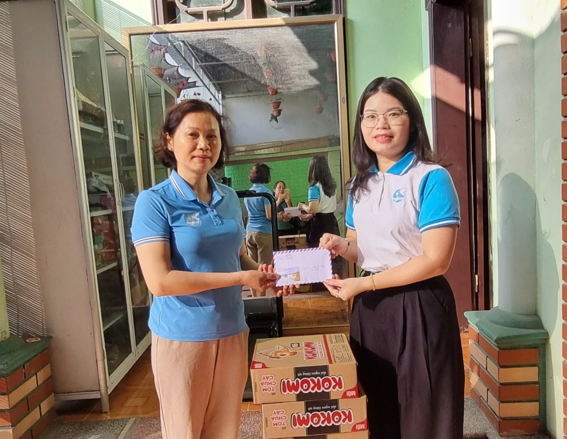 Tấm lòng sẻ chia giữa mùa mưa lũ ở Sóc Sơn