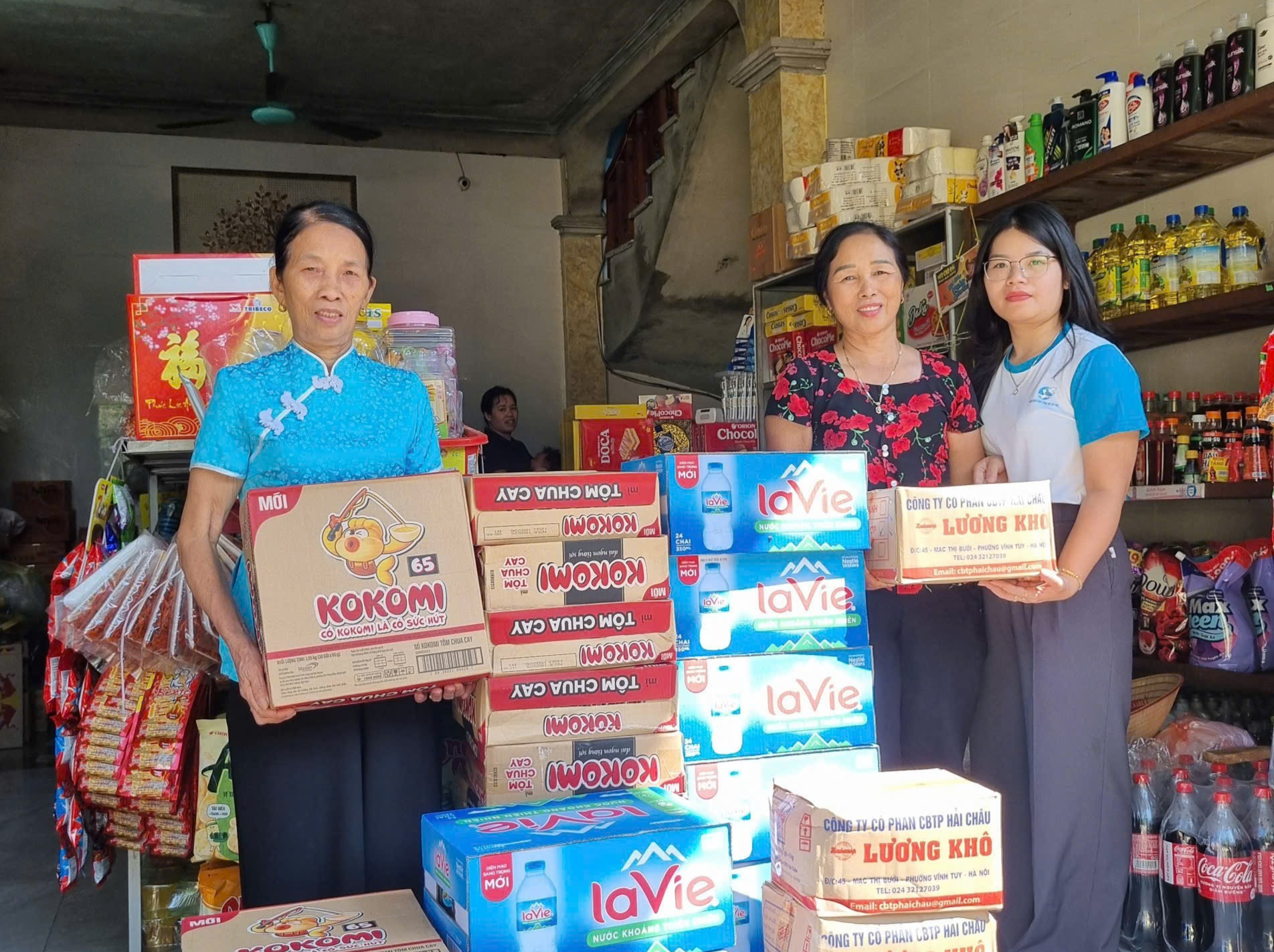 Tấm lòng sẻ chia giữa mùa mưa lũ ở Sóc Sơn