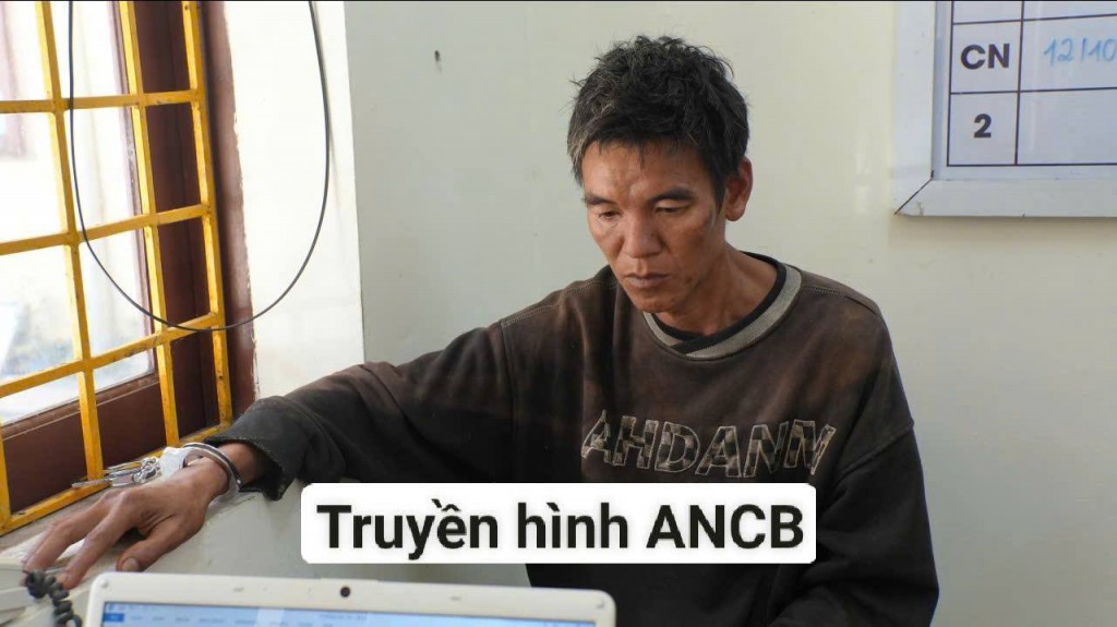 Đối tượng Phùng Vần Cản tại cơ quan Công an Đối tượng Phùng Vần Cản tại cơ quan Công an