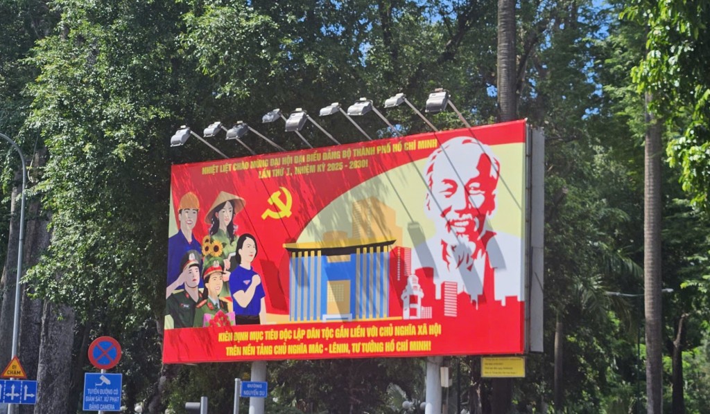 Rực rỡ cờ hoa chào mừng Đại hội Đảng bộ TP HCM