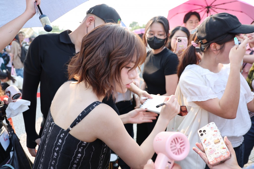 Fanbooth “Em Xinh” đổ bộ đường đua F1 Mỹ Đình rực rỡ, náo nhiệt Fanbooth “Em Xinh” đổ bộ đường đua F1 Mỹ Đình rực rỡ, náo nhiệt