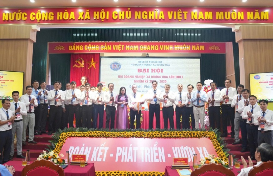 Tiên phong, mở đường xây dựng quê hương giàu đẹp, hiện đại
