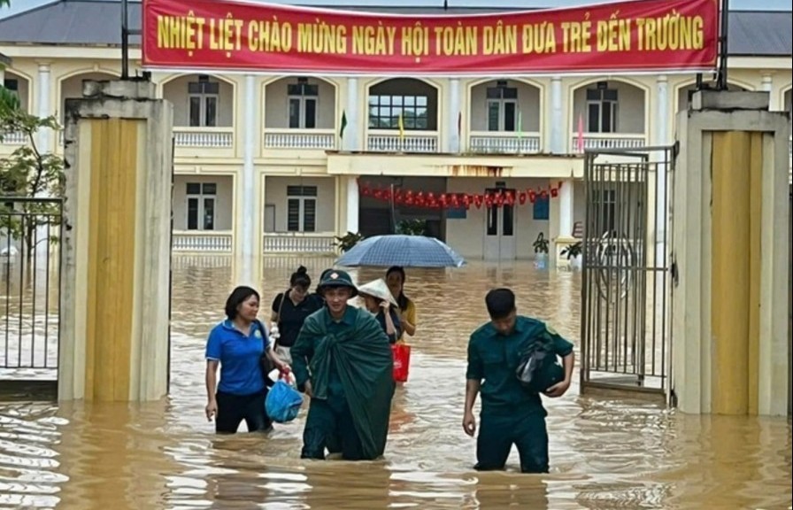 Khẩn trương hỗ trợ y tế khắc phục hậu quả của lũ lụt