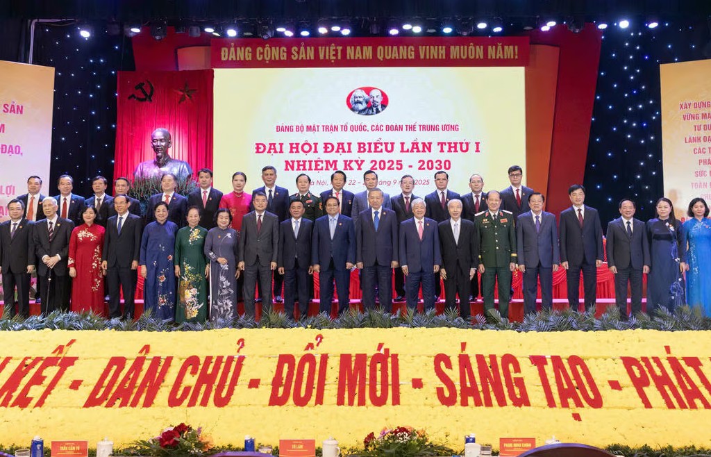 Đồng lòng, chung sức, phát huy sức mạnh đại đoàn kết toàn dân tộc