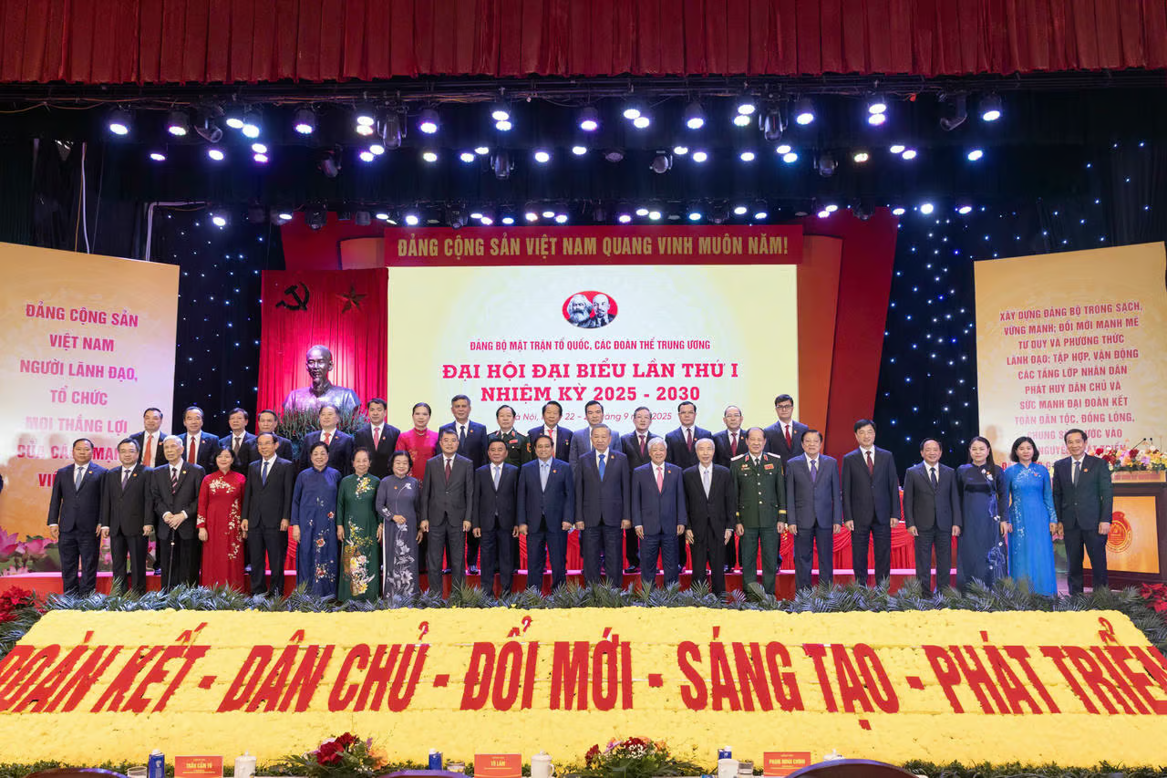 Tổng Bí thư Tô Lâm, Thủ tướng Chính phủ Phạm Minh Chính, Chủ tịch Ủy ban Trung ương MTTQ Việt Nam Đỗ Văn Chiến cùng các đồng chí lãnh đạo, nguyên lãnh đạo Đảng, Nhà nước và các đại biểu dự Đại hội