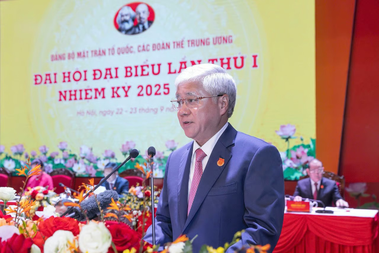 Ủy viên Bộ Chính trị, Bí thư Trung ương Đảng, Bí thư Đảng ủy MTTQ, các đoàn thể Trung ương, Chủ tịch Ủy ban Trung ương MTTQ Việt Nam Đỗ Văn Chiến phát biểu tại Đại hội