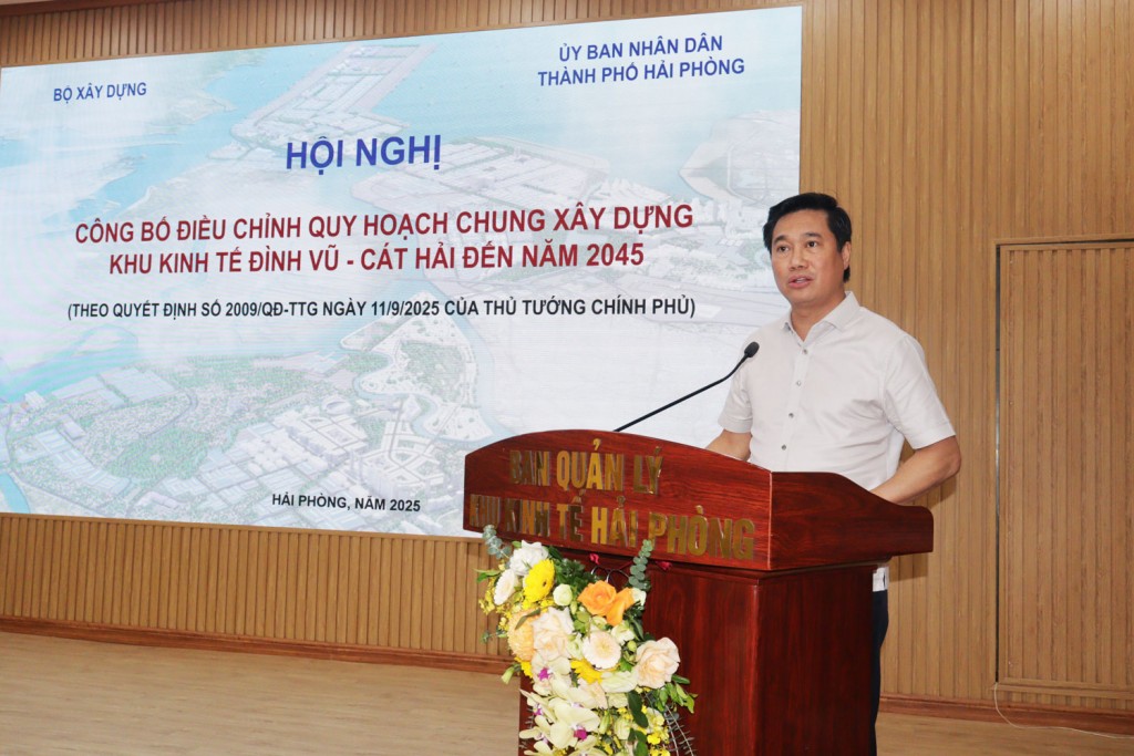 Thứ trưởng Bộ Xây dựng Nguyễn Tường Văn phát biểu tại Hội nghị.